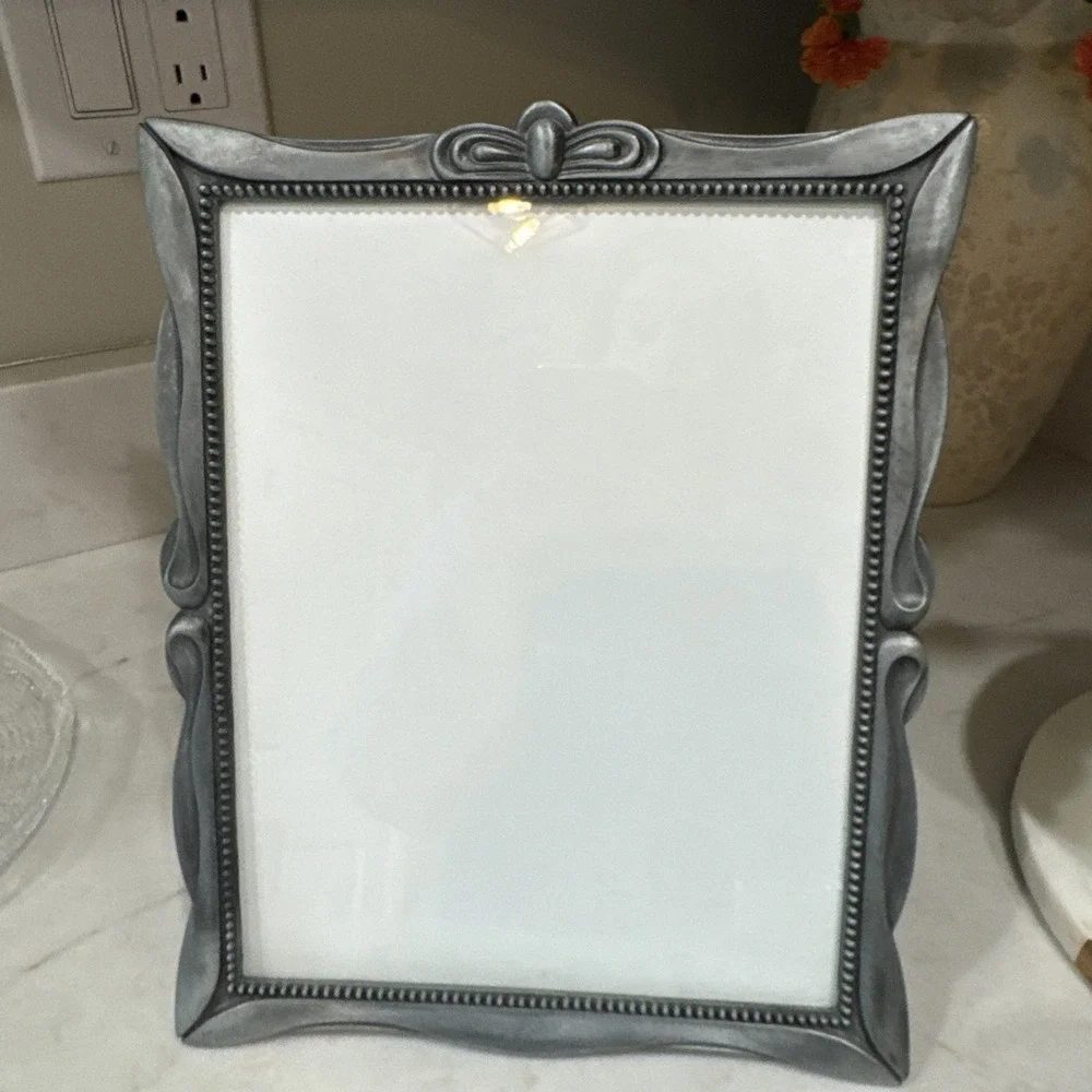 Vtg The Weston Gallery Silver Table Top Metal Ornate Picture 7 x 9.5 Easel Frame